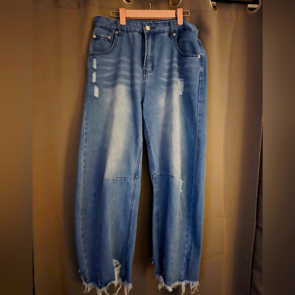 Distressed Barrel Jeans
